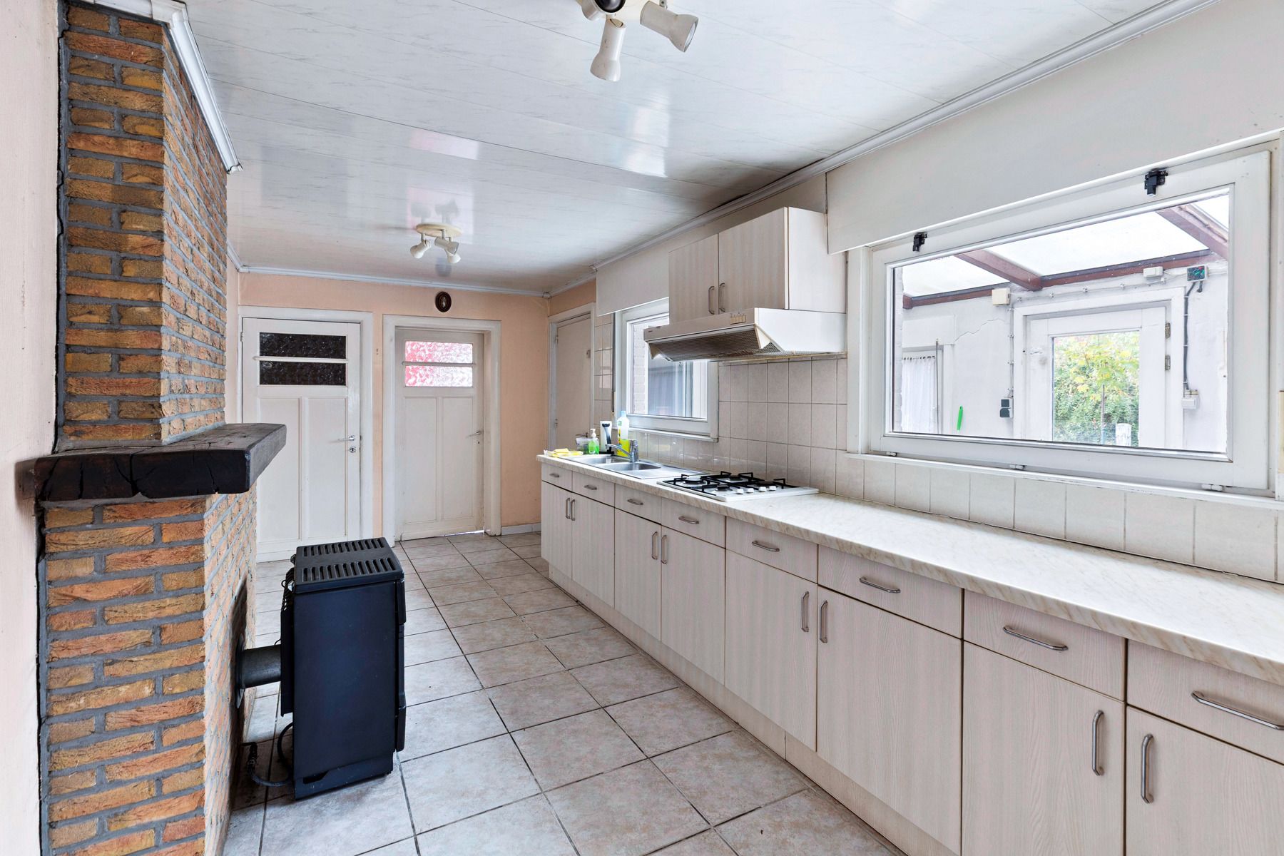 Te renoveren woning in bijzonder rustige straat in Aalter foto 6