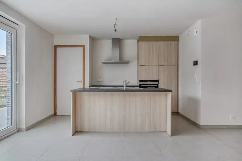 Prachtige, verrassend ruime nieuwbouwwoning met 3 slaapkamers én inpandige garage te koop in Dentergem! foto 7