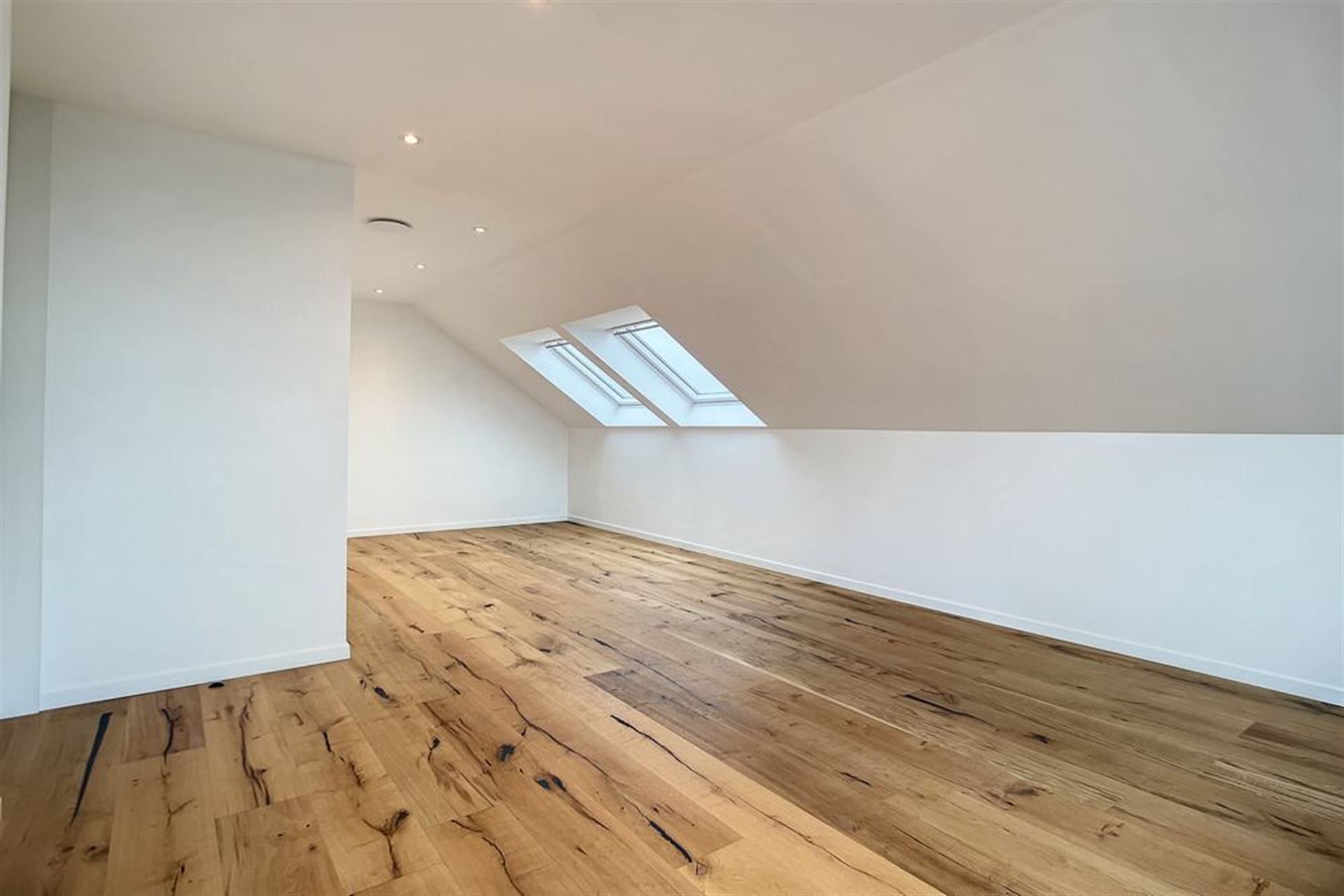 Moderne villa met 5 slaapkamers foto 33