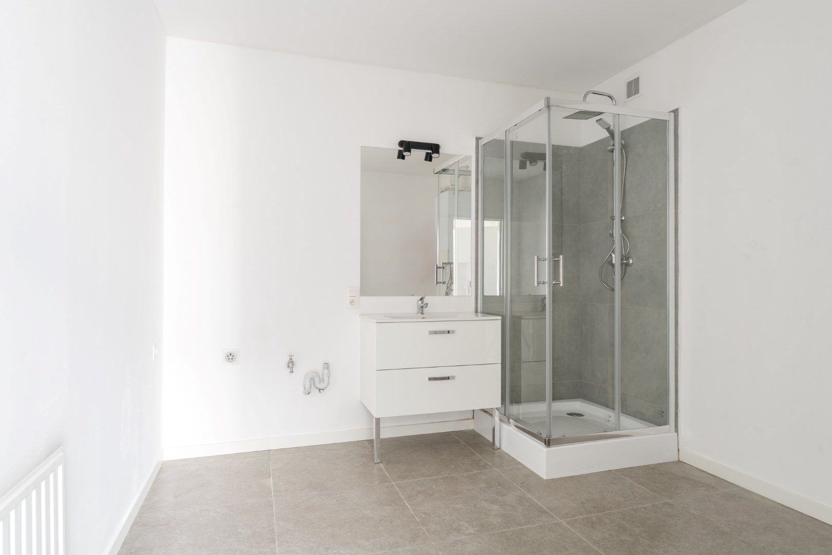 Volledig gerenoveerd 3 slaapkamer appartement in Neerpelt centrum. foto 14