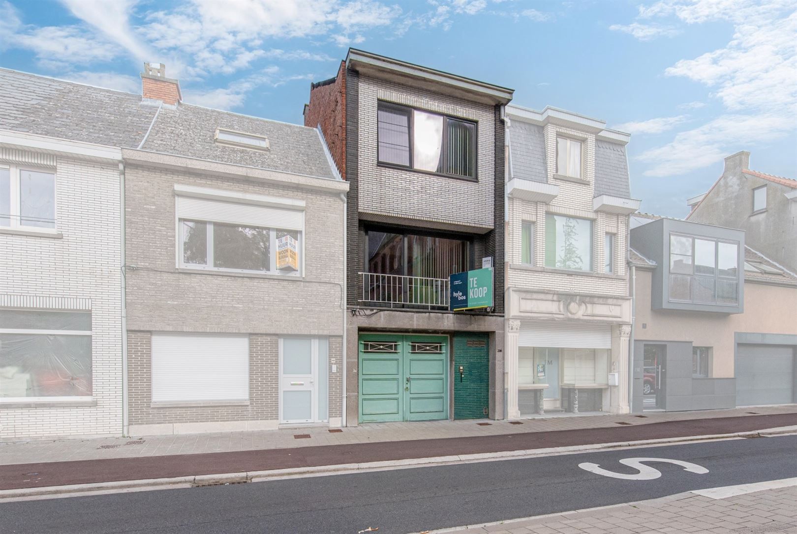 Ruime sixties woning, vrij van renovatieverplichting, gelegen in het centrum van de stad! foto 1