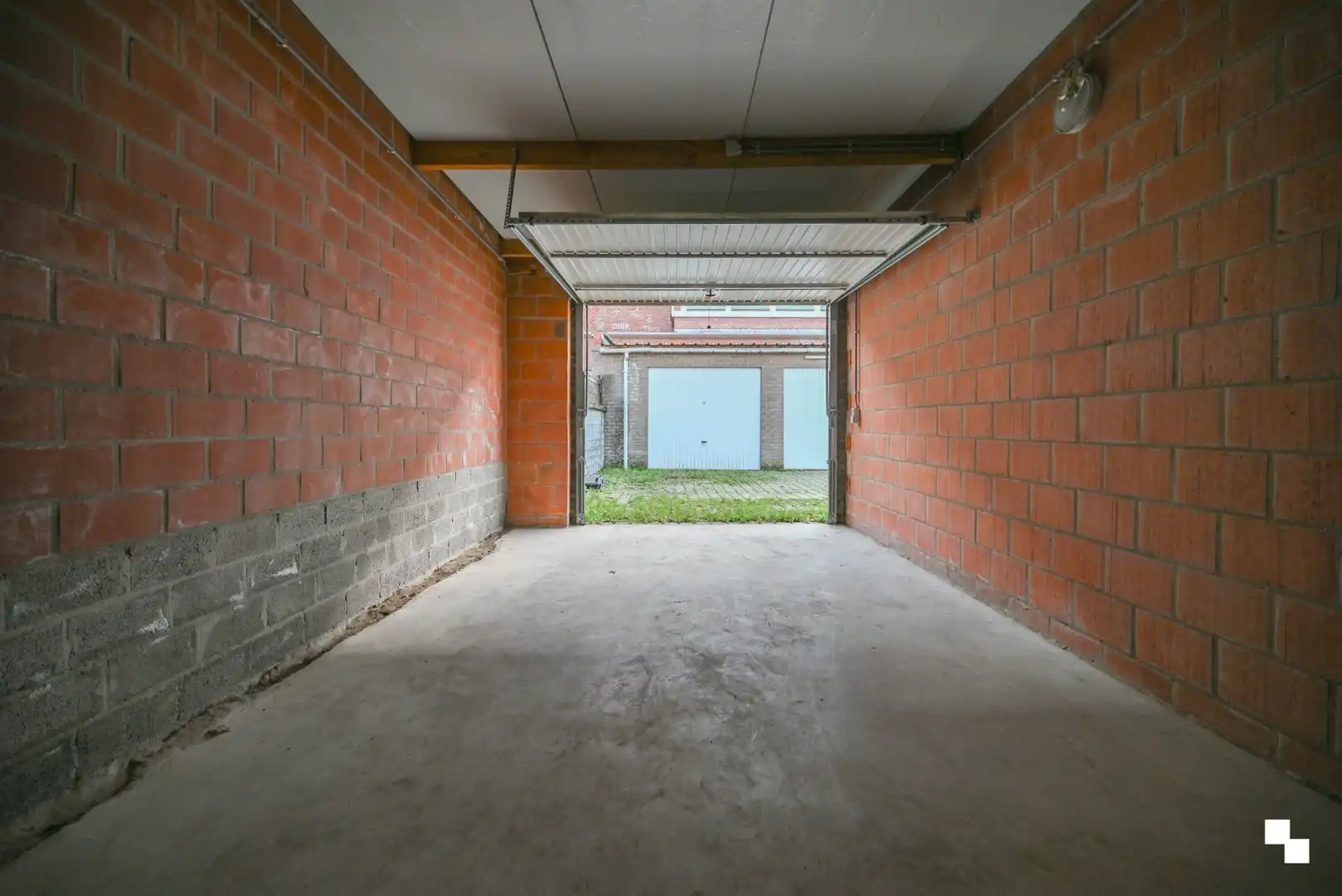 Garagebox (ca. 18m²) gelegen in centrum Izegem foto 5