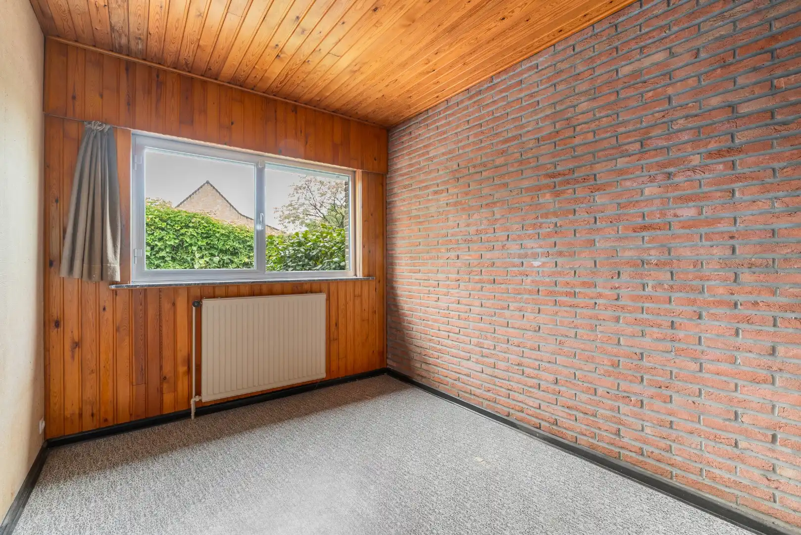 Ruime woning met 3 slaapkamers en garage op 443 m² in rustige woonwijk foto 11