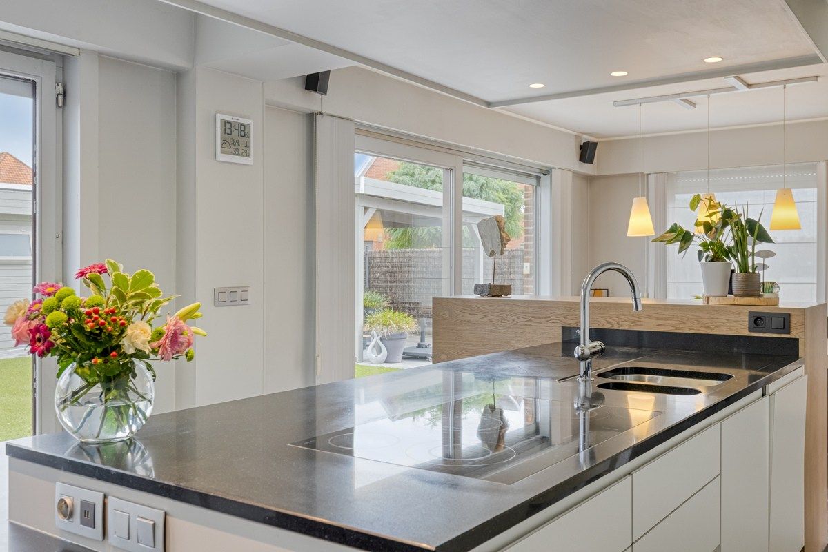 Energiezuinige halfopen bebouwing met 4 slaapkamers en 2 garages! foto 12