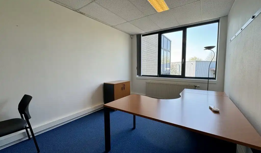 Bedrijfsunit te huur vlakbij oprit A12 te Aartselaar foto 7