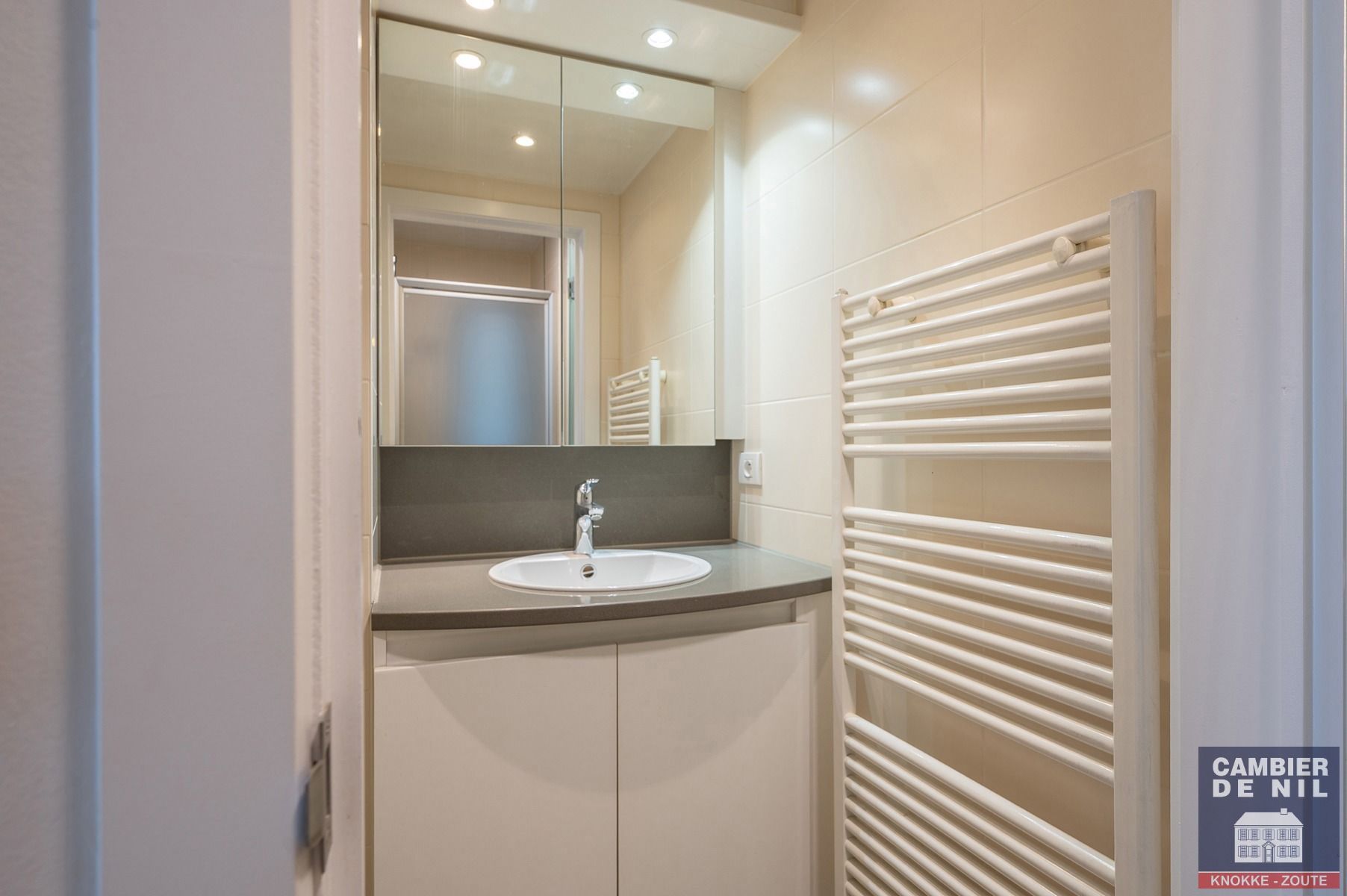 Ongemeubeld, ruim 3 SK-appartement op de Lippenslaan  foto 8