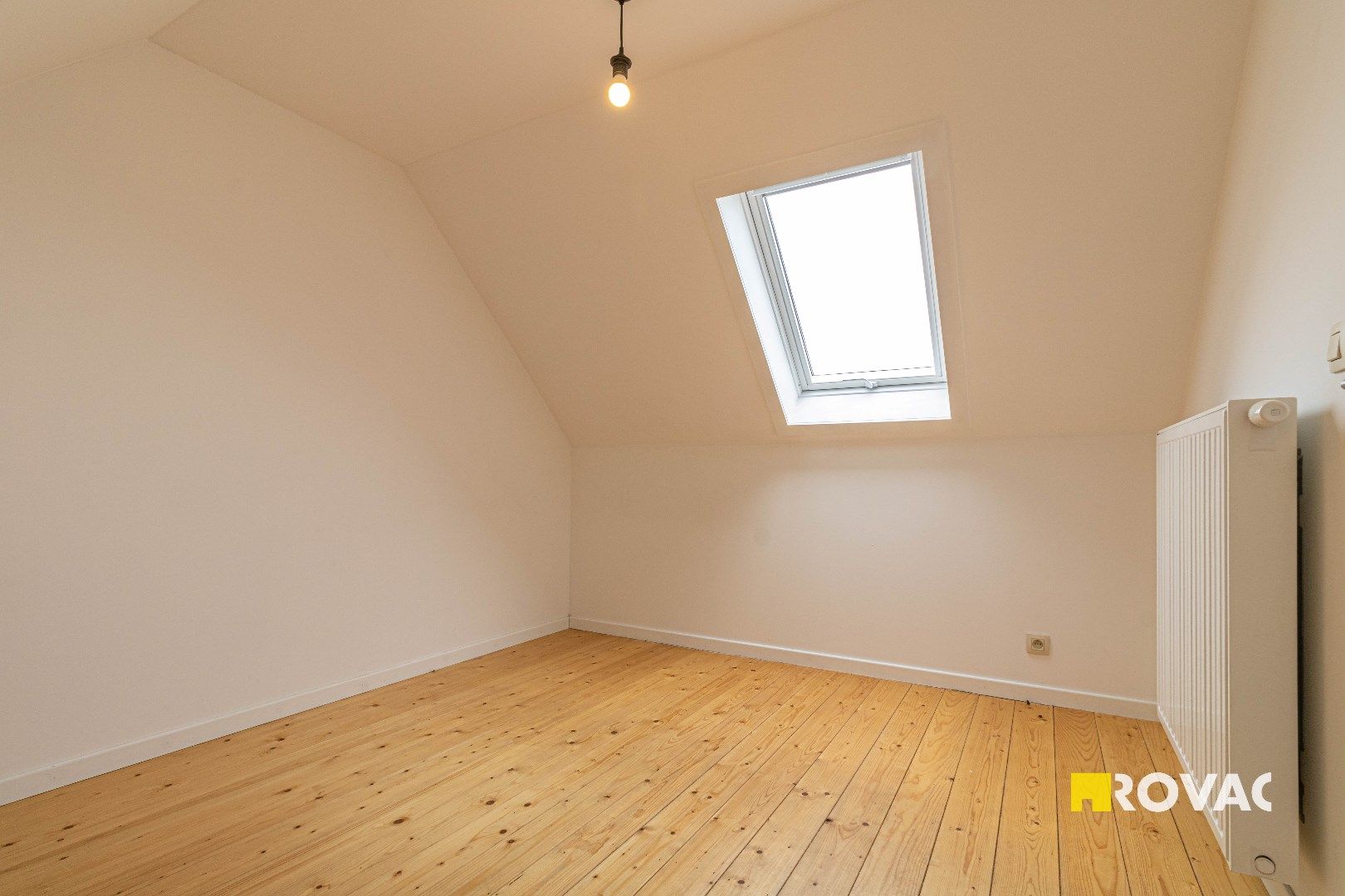 Gerenoveerde hoekwoning met 2 slaapkamers, tuin en uitweg.  foto 17