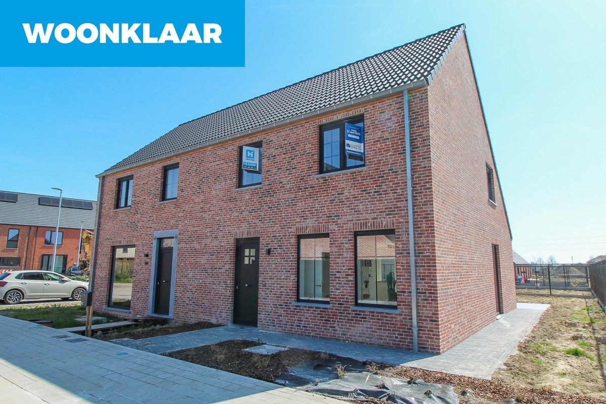 Afgewerkte halfopen nieuwbouwwoning te Roeselare foto {{pictureIndex}}