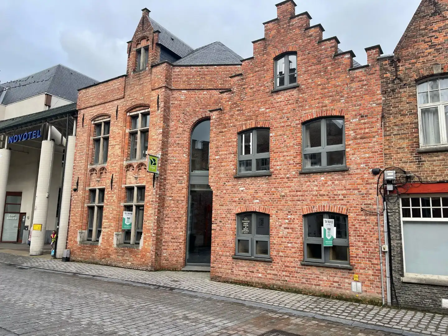 Uiterst goed gelegen winkelruimte met berging in toeristische Katelijnestraat in Brugge centrum! foto 5