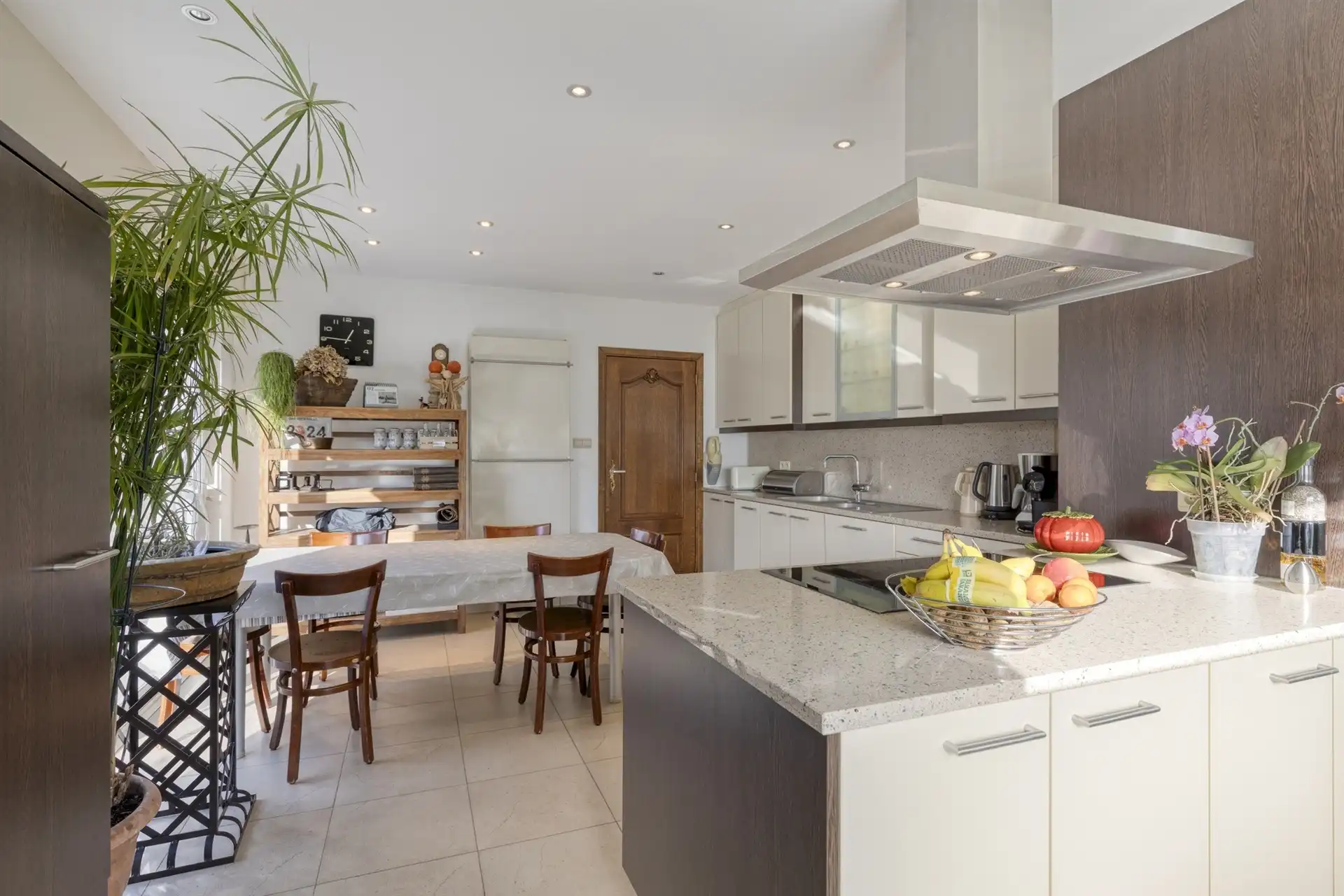 Karaktervolle, ruime villa met 4 slaapkamers foto 12