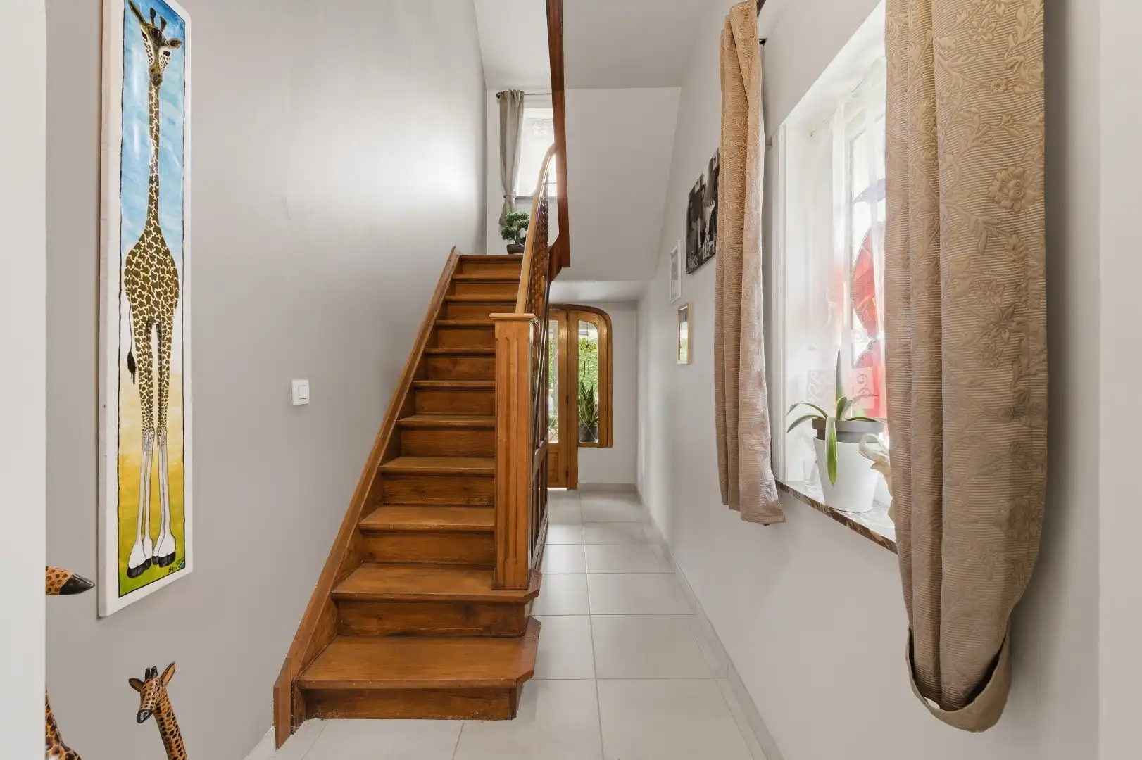 Zeer goed gelegen open bebouwing met 2 zeer ruime slaapkamers, garage en aangelegde tuin met terras foto 4