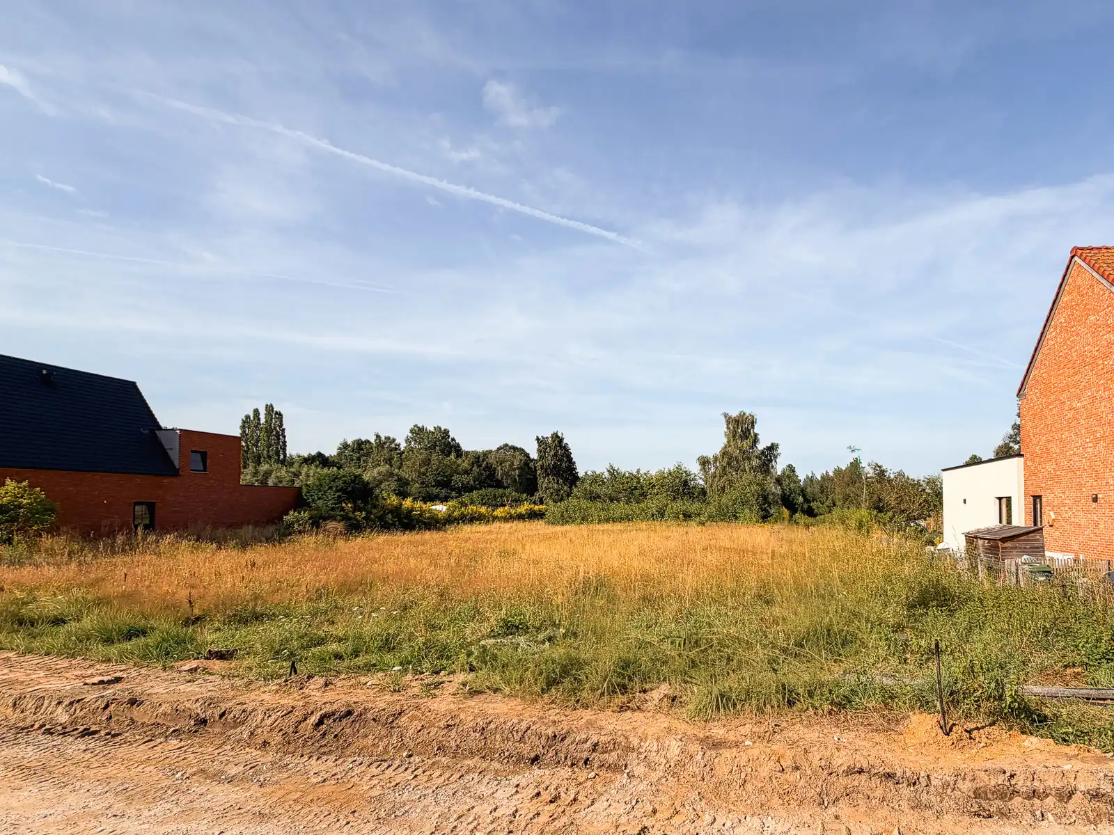 Ruim perceel in een rustige en groene omgeving foto 4