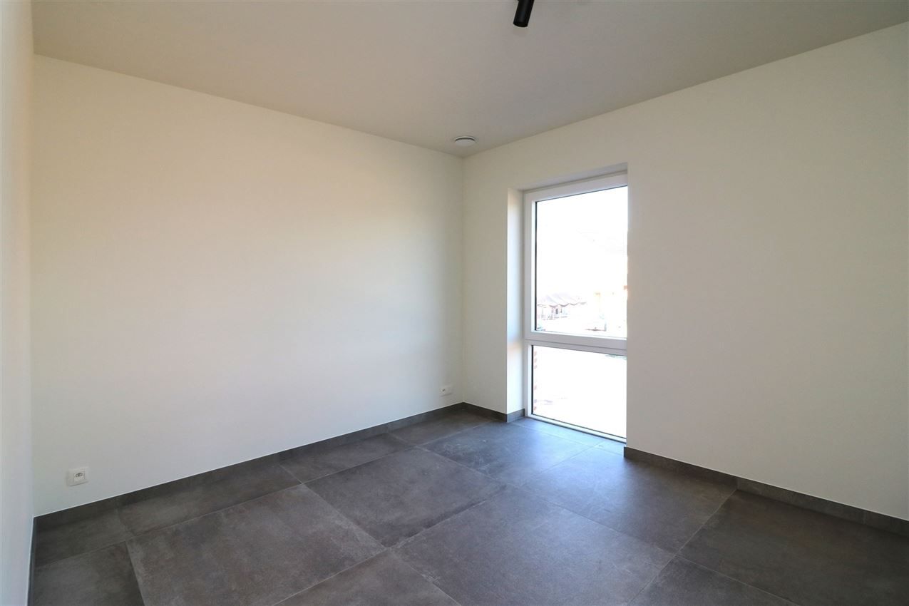 Prachtige nieuwbouwwoning met 4 slpk. met gusntige ligging foto 15