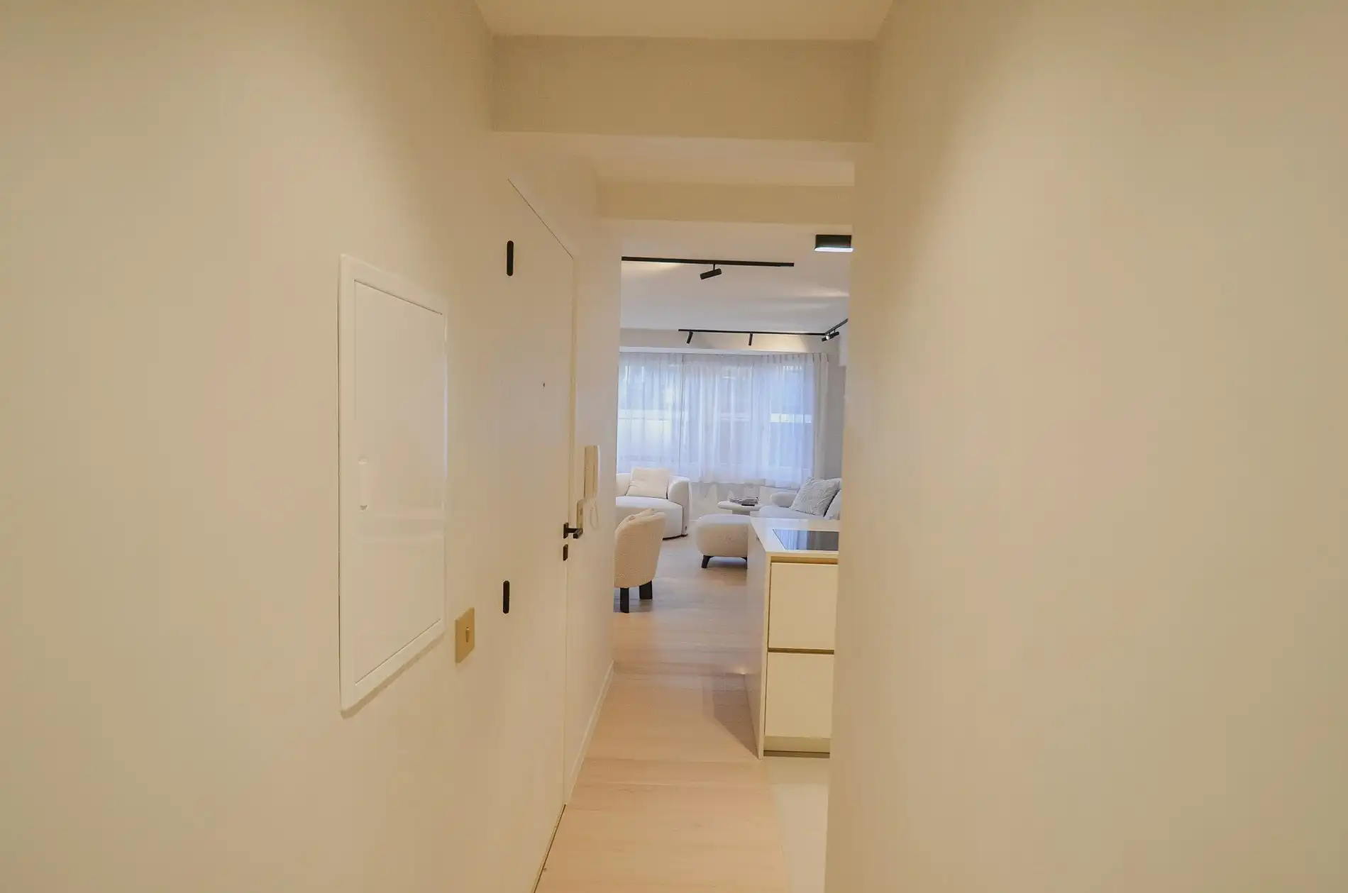 Stijlvol volledig gerenoveerd appartement  op wandelafstand van de zee én het commercieel centrum. foto 10