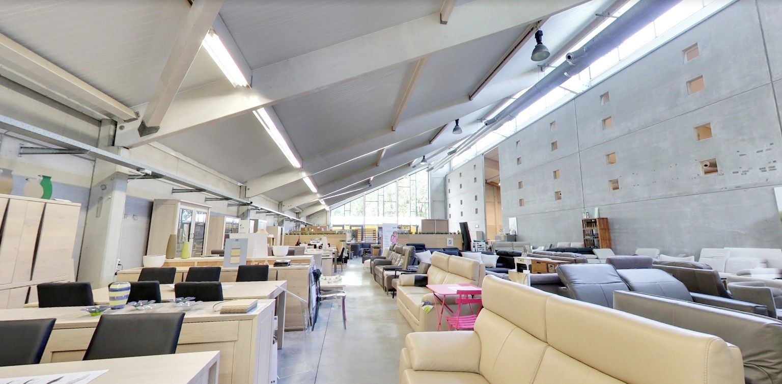 RUIM COMMERCIEEL GEBOUW MET PARKING foto 4