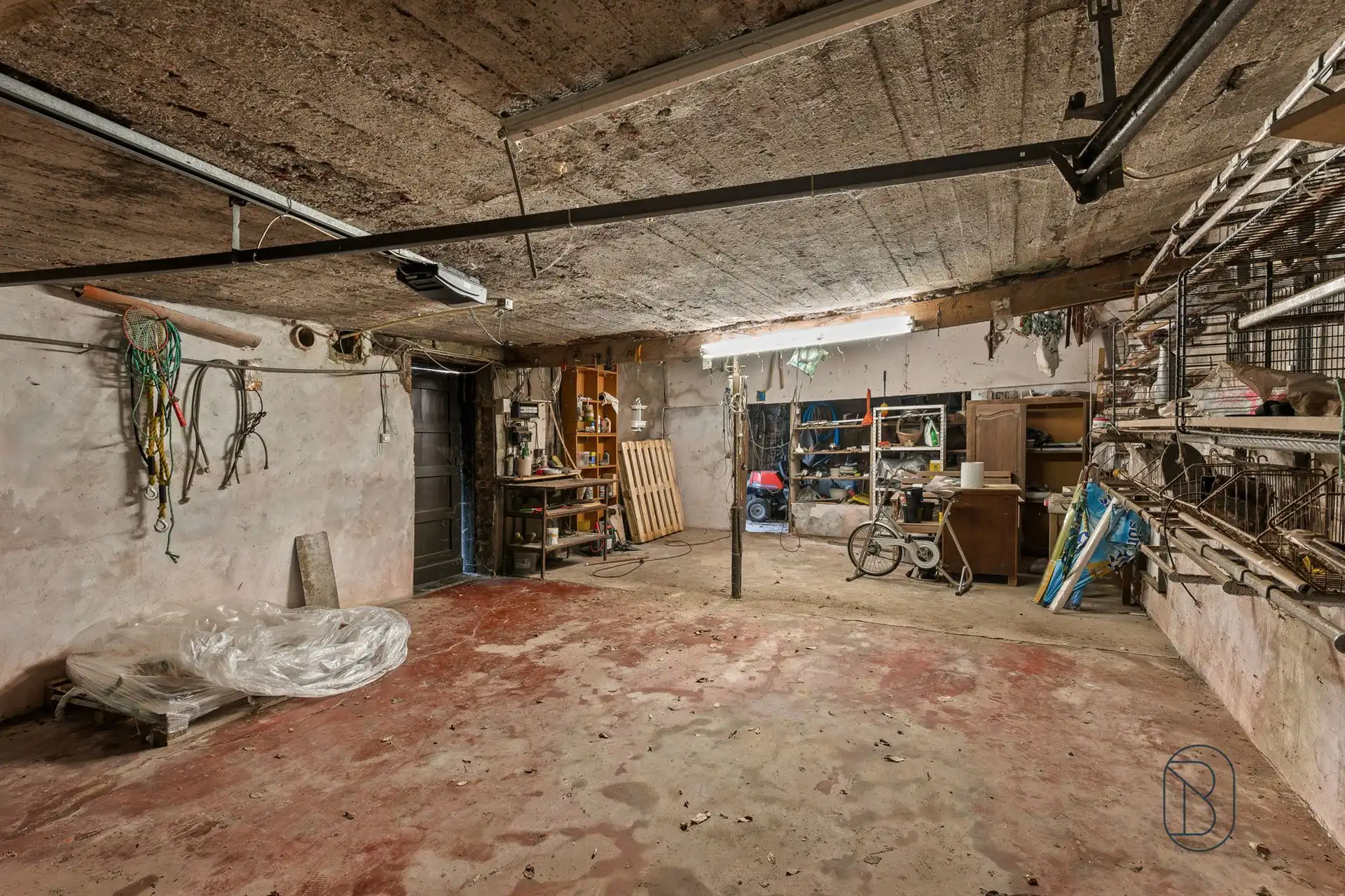 Charmante woning en bijgebouwen, met een prachtig zicht! foto 28