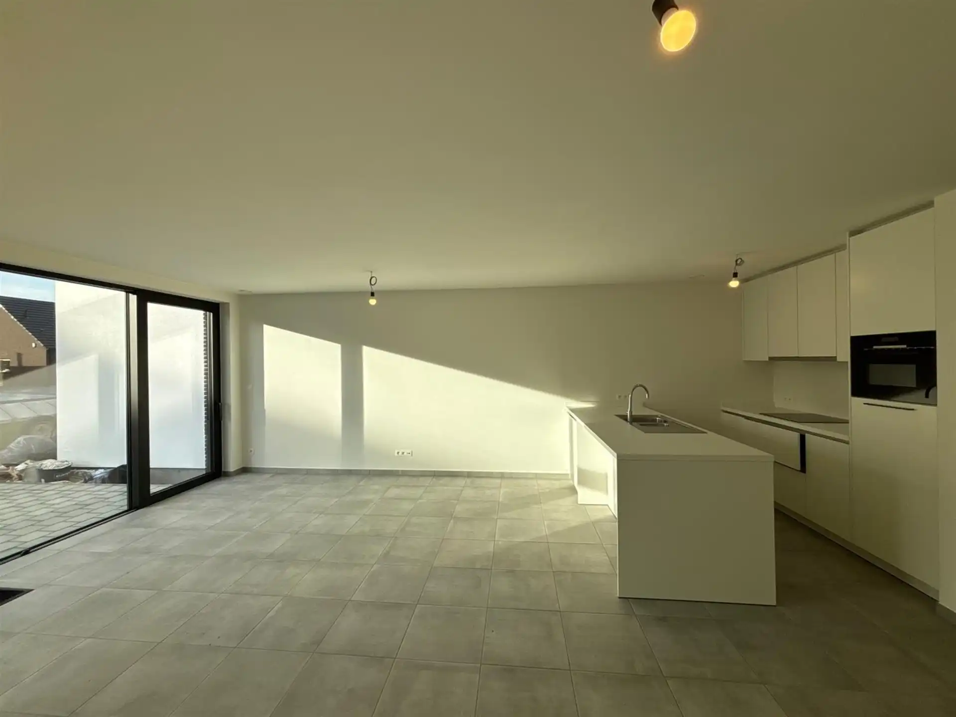 Modern gelijkvloers appartement met private tuin en ruime terrassen in Asse! foto 4