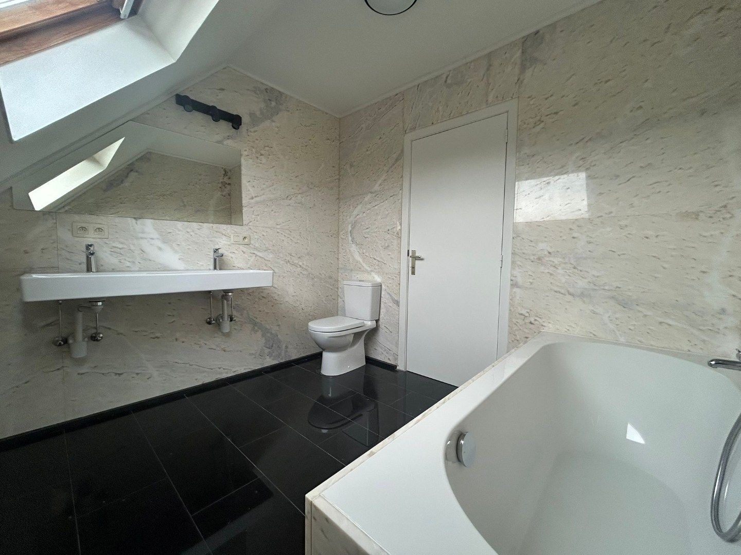 GERENOVEERDE WONING MET GARAGE, 3 SLAAPKAMERS EN TERRAS foto 4