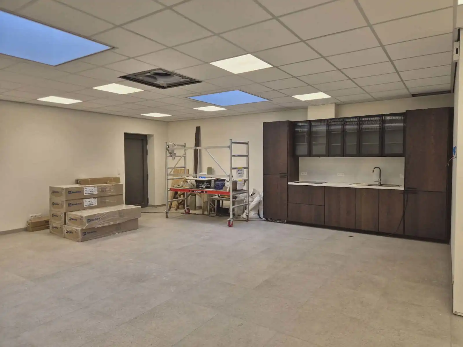 Nieuwbouw handelsgelijkvloers op het Dorp in Serskamp foto 4