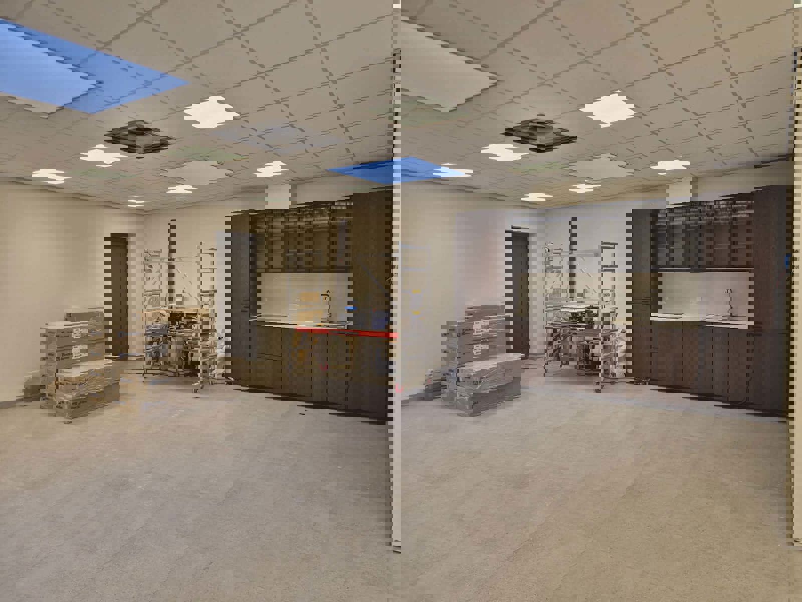 Nieuwbouw handelsgelijkvloers op het Dorp in Serskamp foto 4