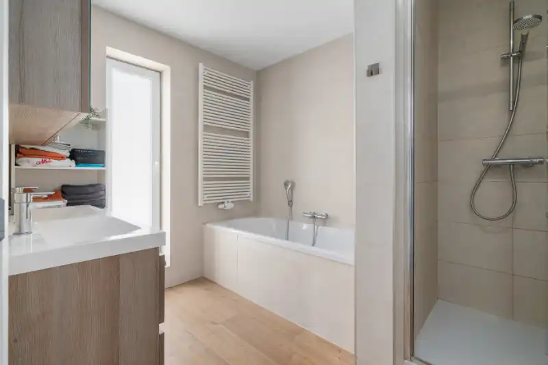 Mooie recente woning met 4 slaapkamers op 410m² foto 15