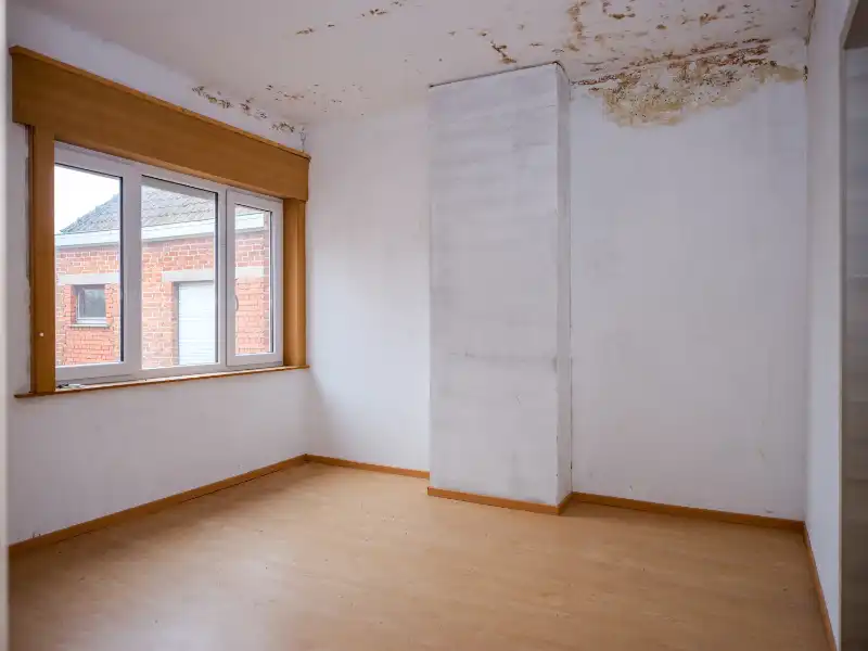 Te renoveren pand met garage en uitweg achteraan vlak bij het station van Ingelmunster foto 8