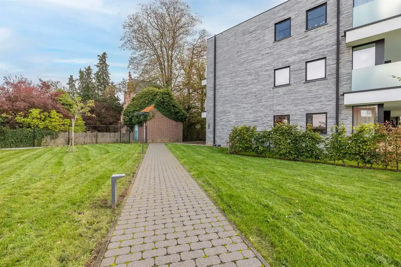 Gemeubelde penthouse met 2 slpk, ruim terras en autostaanplaats foto 35
