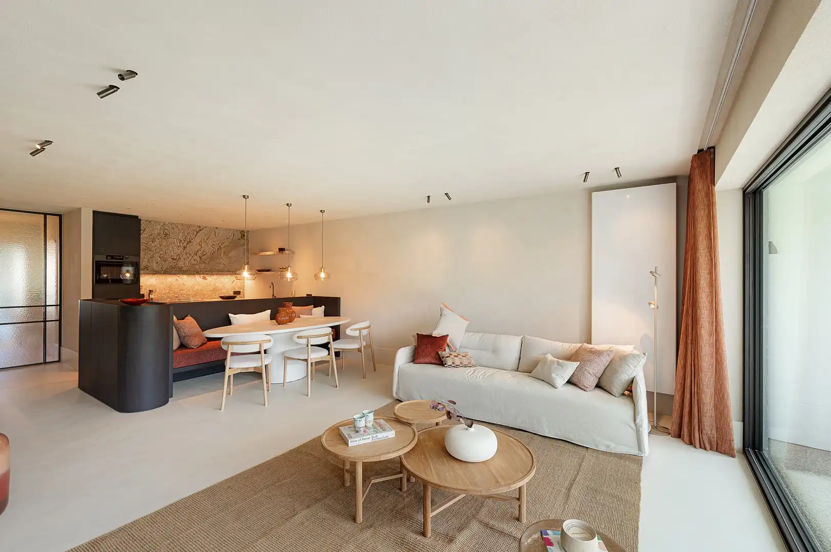 Stijlvol gerenoveerd appartement op toplocatie in het Zoute. foto 4