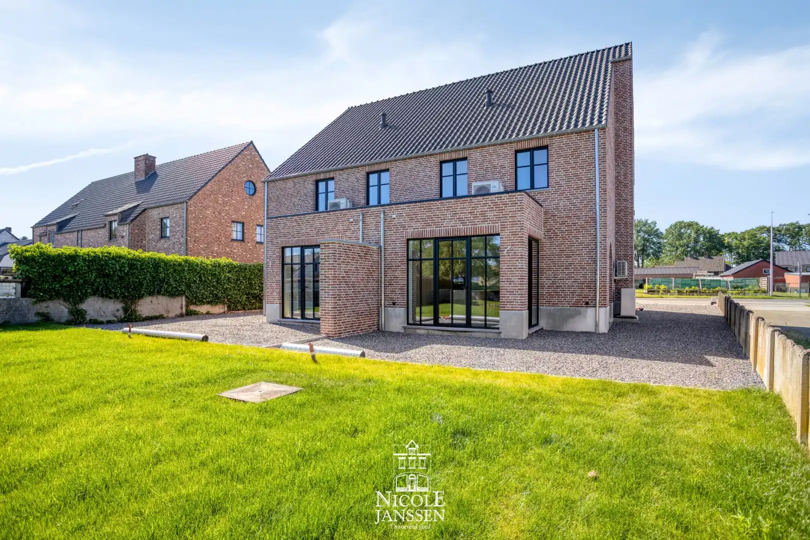 Nieuwbouwwoning van 194m² foto 2