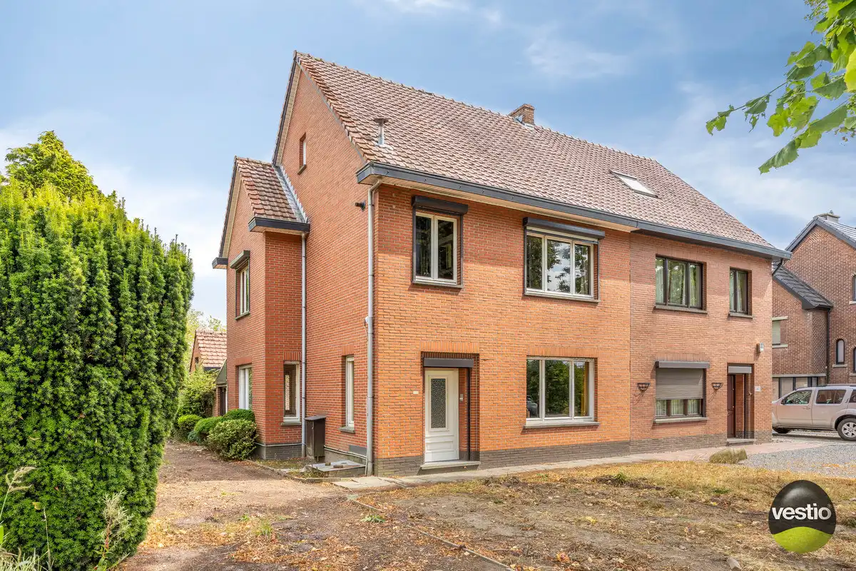 OP TE FRISSEN HALF VRIJSTAANDE WONING OP 7A87CA STADSRAND HASSELT. foto 32