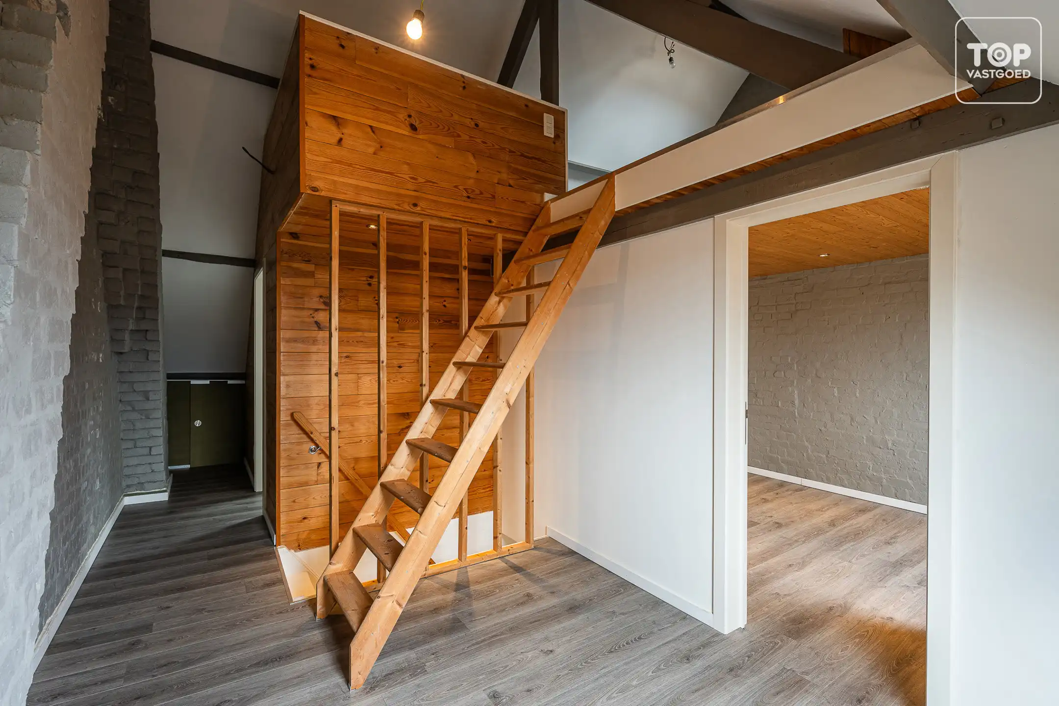 Instapklare gezinswoning met tuin en open zicht foto 18