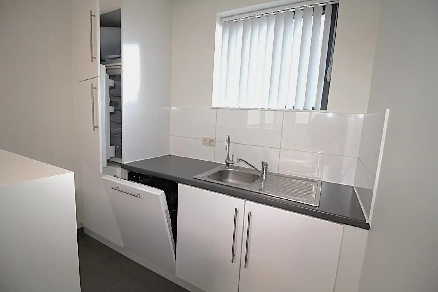 TE HUUR te huur Maldegem-Kleit | 150m² moderne en compleet uitgeruste kantoor- of praktijkruimte. foto 10