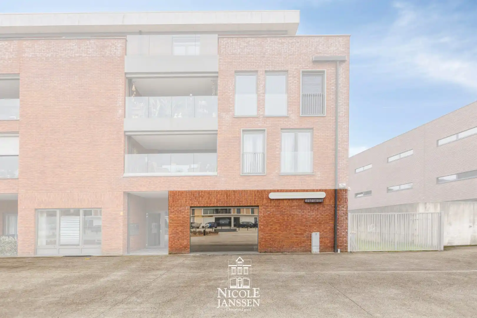 Gelijkvloers instapklaar handelspand foto 1