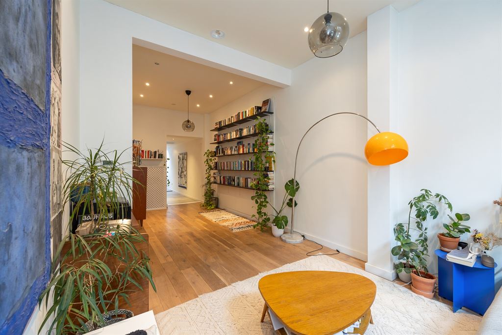 Ruime charmante woning met 5 slaapkamers en 2 badkamers  foto 3