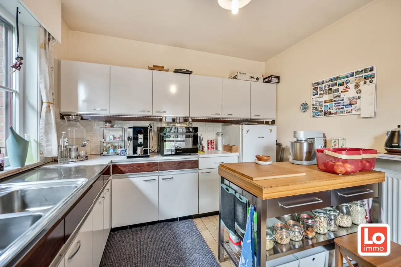 VERKOCHT! Degelijke alleenstaande woning met inpandige garage gelegen op een strategische locatie vlakbij Beervelde Dorp en het Park van Beervelde! foto 6