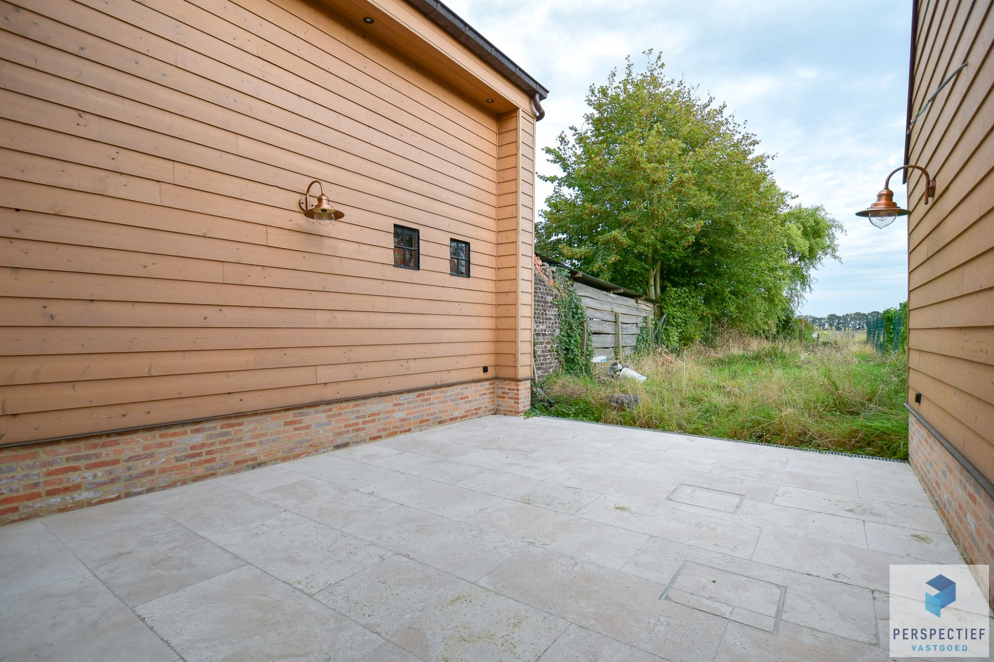 Quasi nieuwbouwwoning met landelijk uitzicht, gelegen in het landelijke Oostveld foto 2