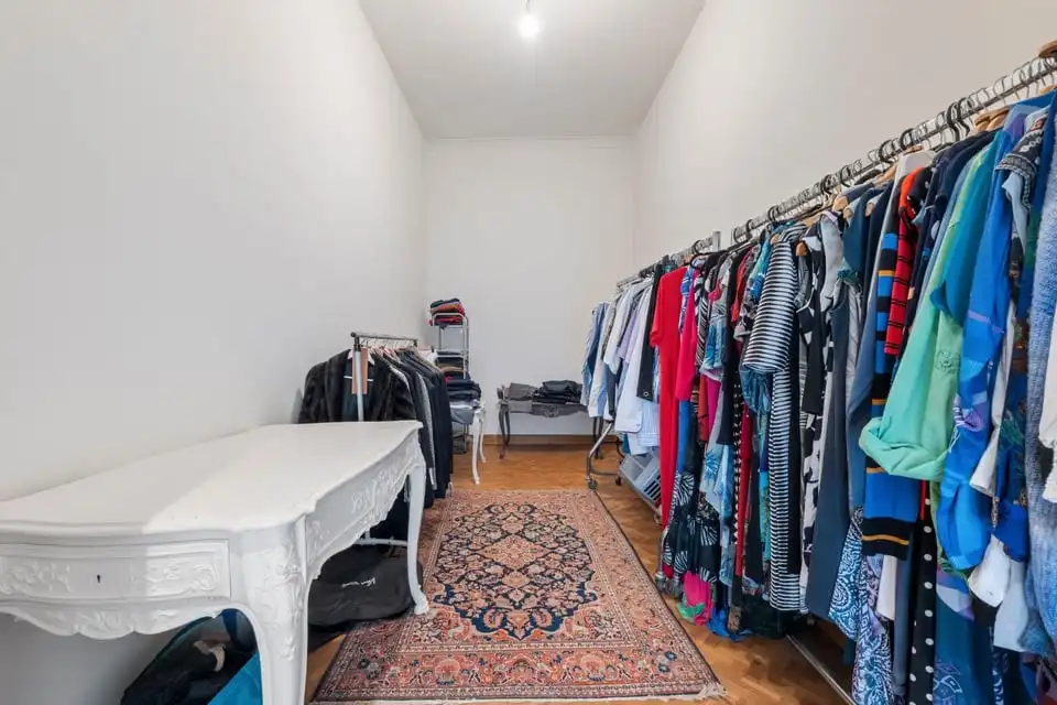 ICONISCH HANDELSPAND MET LUXUEUZE WOONST OP DE GROTE MARKT VAN SINT-TRUIDEN foto 16