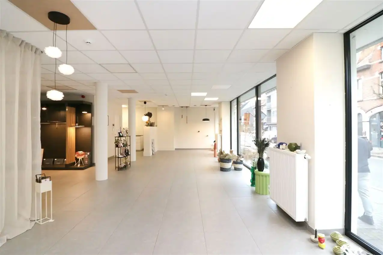 handelszaak met grote zichtbaarheid te midden van centrum foto 21