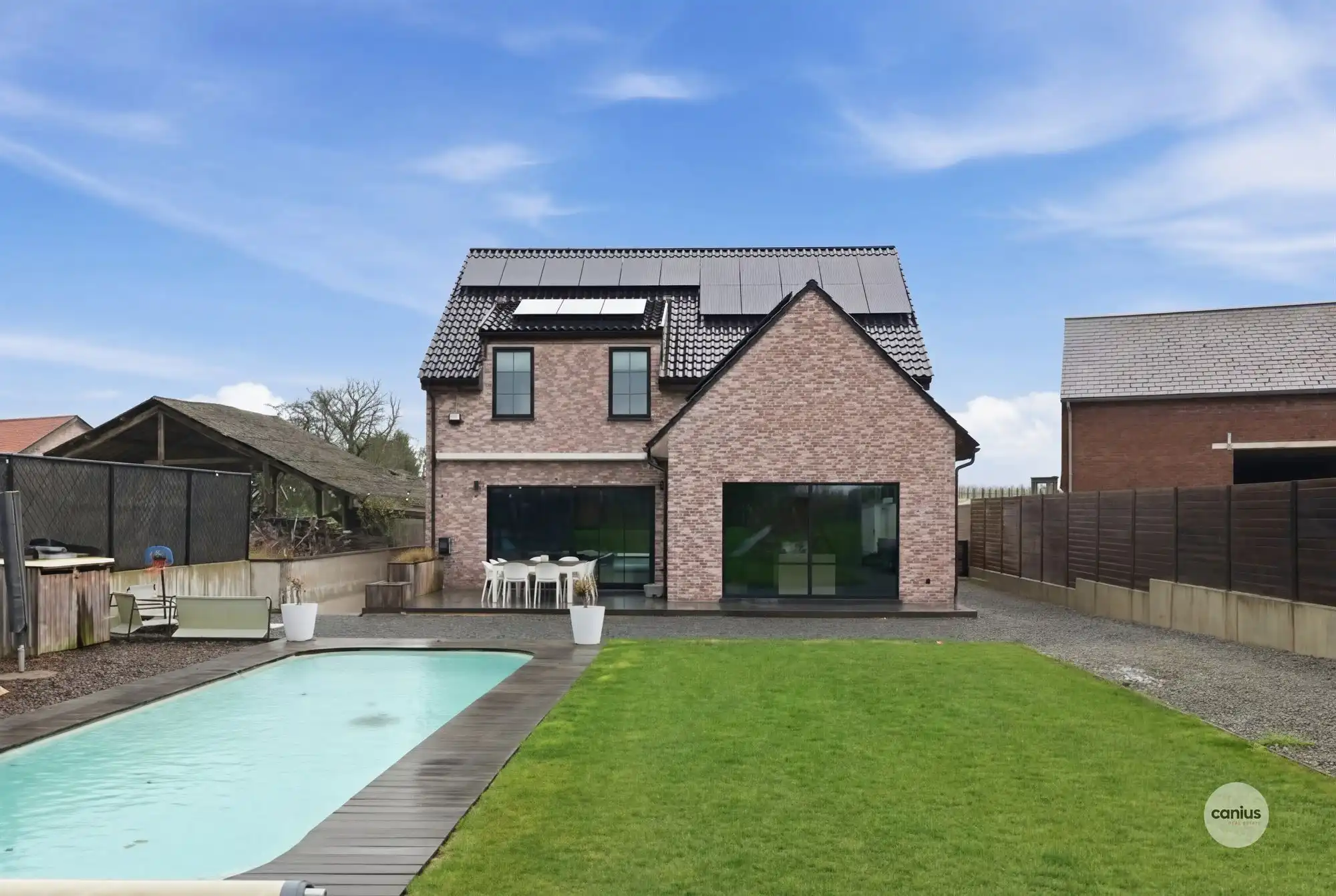 UITZONDERLIJKE WONING MET ZWEMBAD – MOGELIJKHEID ZELFSTANDIG BEROEP foto {{pictureIndex}}