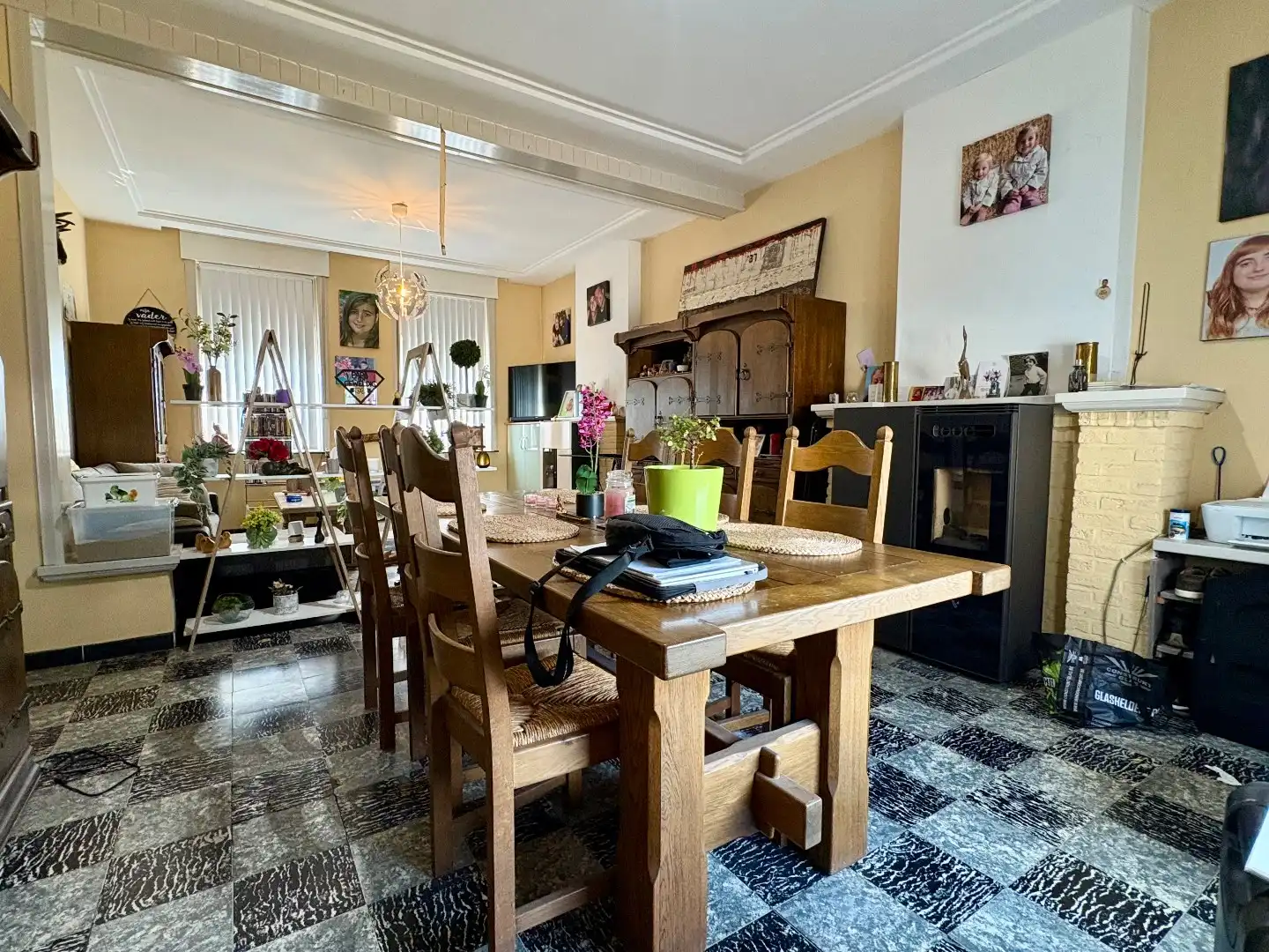 Woning te koop in het landelijke Tiegem met veel potentieel foto 5
