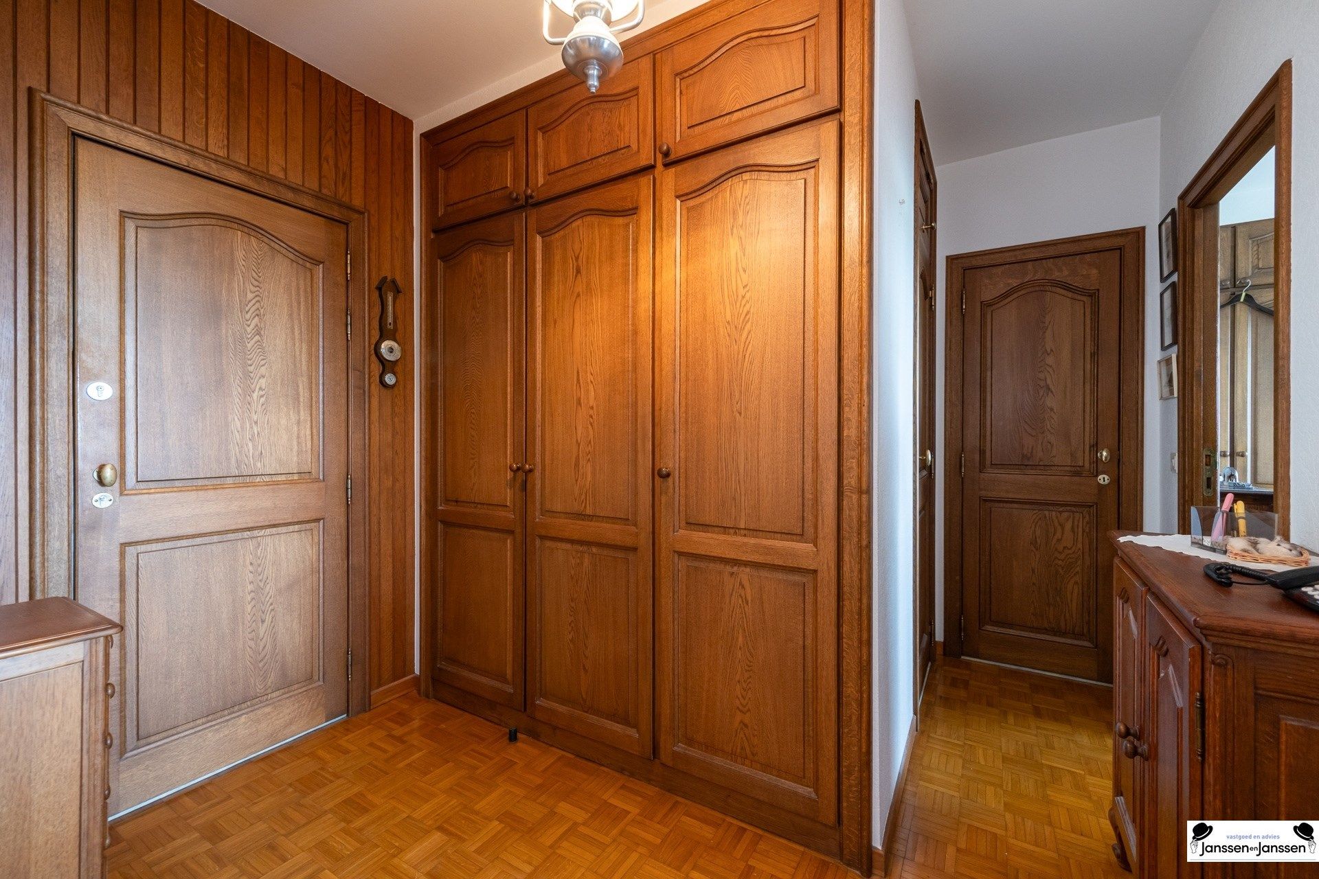 Instapklaar één-slaapkamer appartement met prachtig uitzicht! foto 3