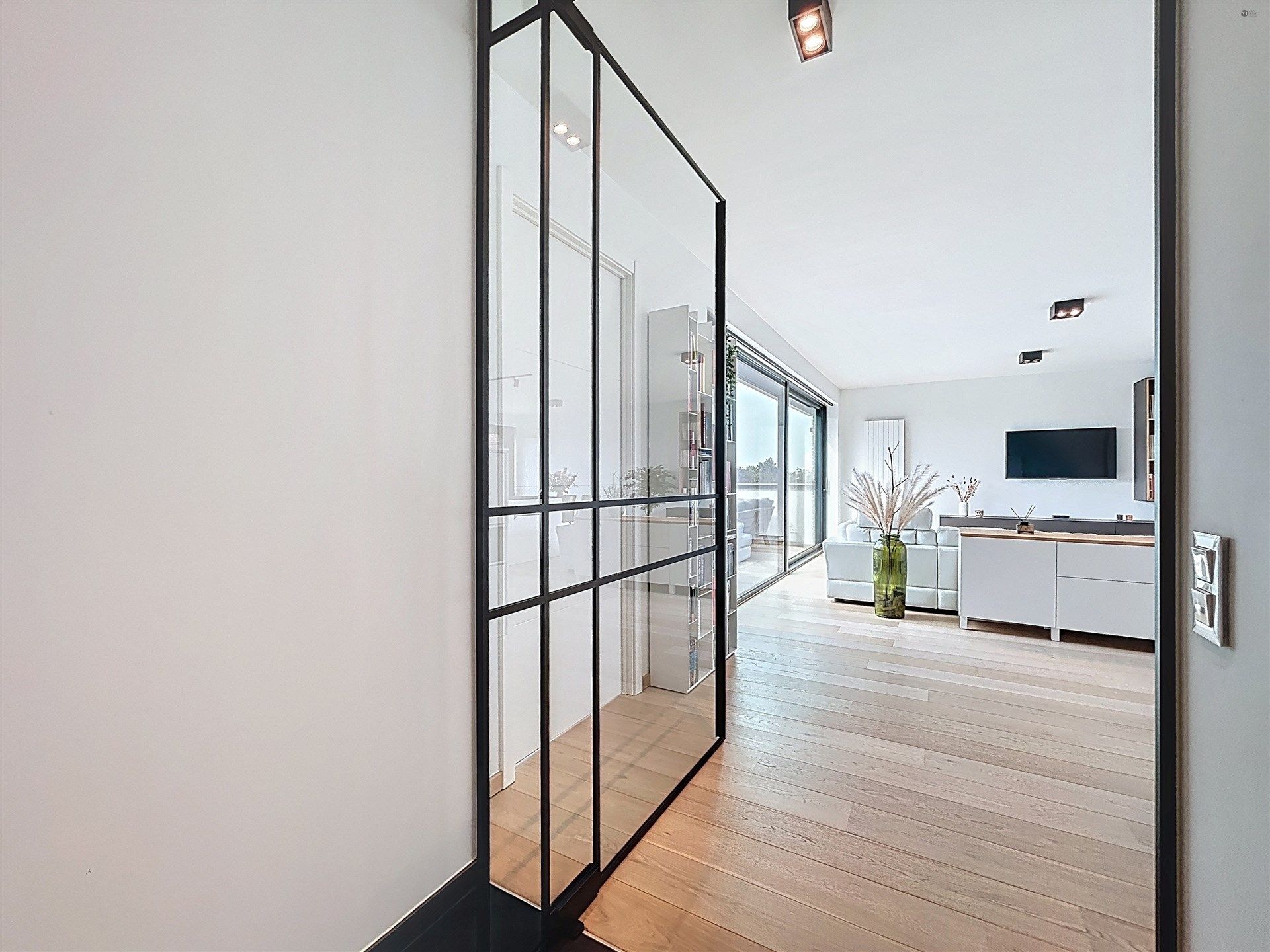 Luxueus en energiezuinig drie slaapkamer-penthouse (170m²) met ruime terrassen (30m²) foto {{pictureIndex}}