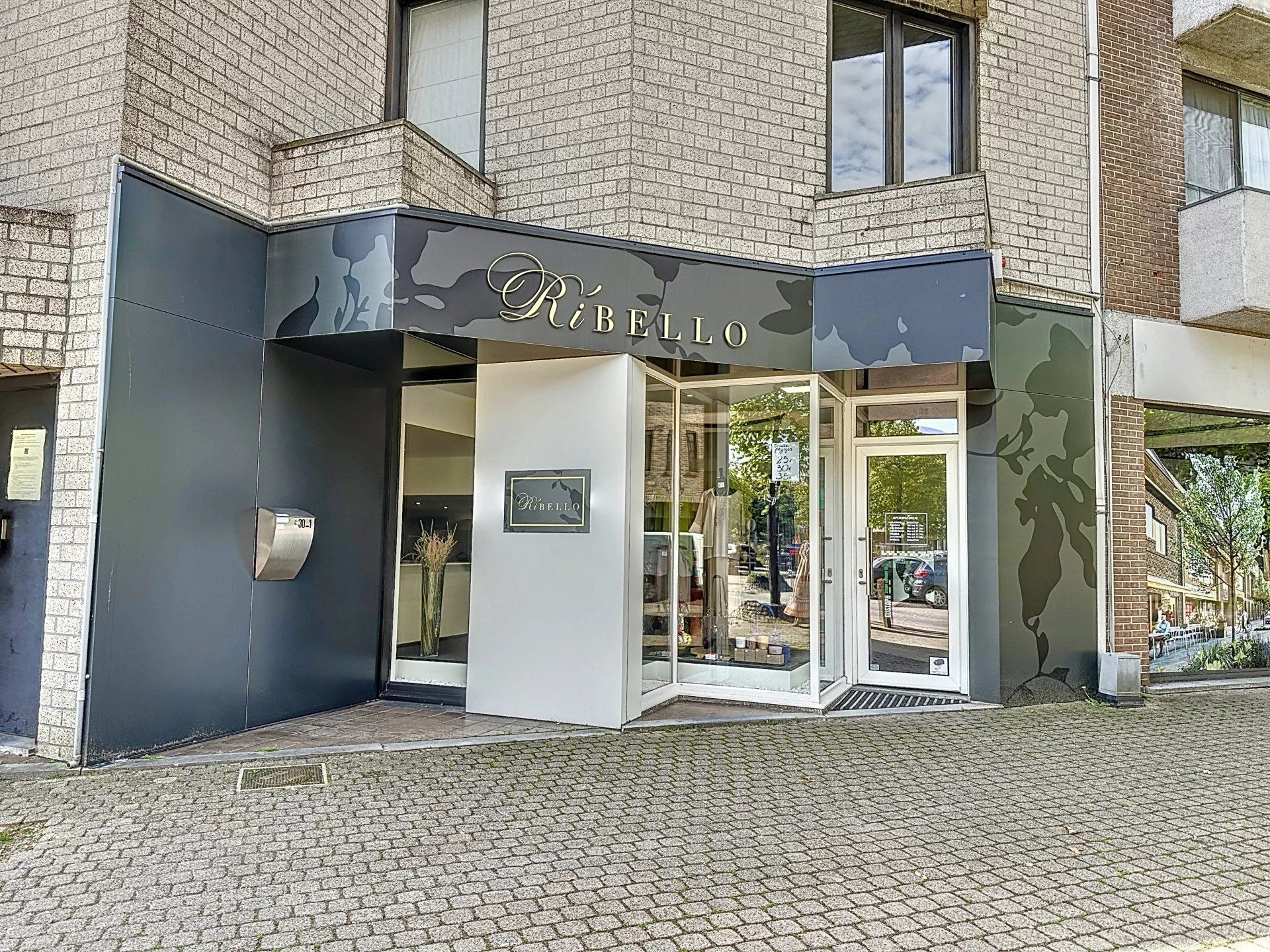 Goed gelegen handelspand in het centrum met een oppervlakte van 150m². foto 2