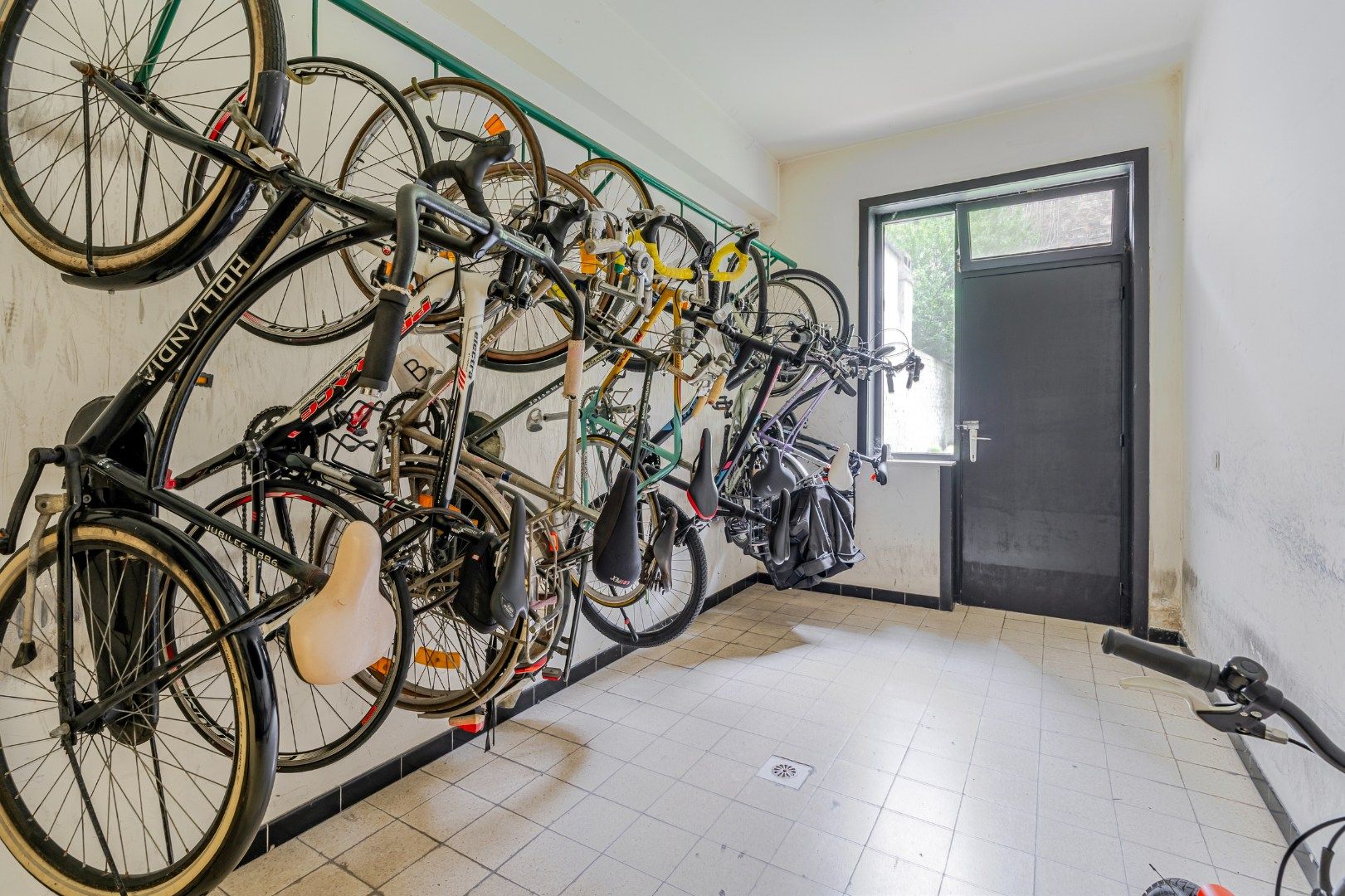 Instapklaar appartement te koop in Oostende met EPC-label B. 93 m², 2 badkamers, terras, streepje zeezicht en onderhoudsvriendelijke vinyl-laminaatvloer. foto 23