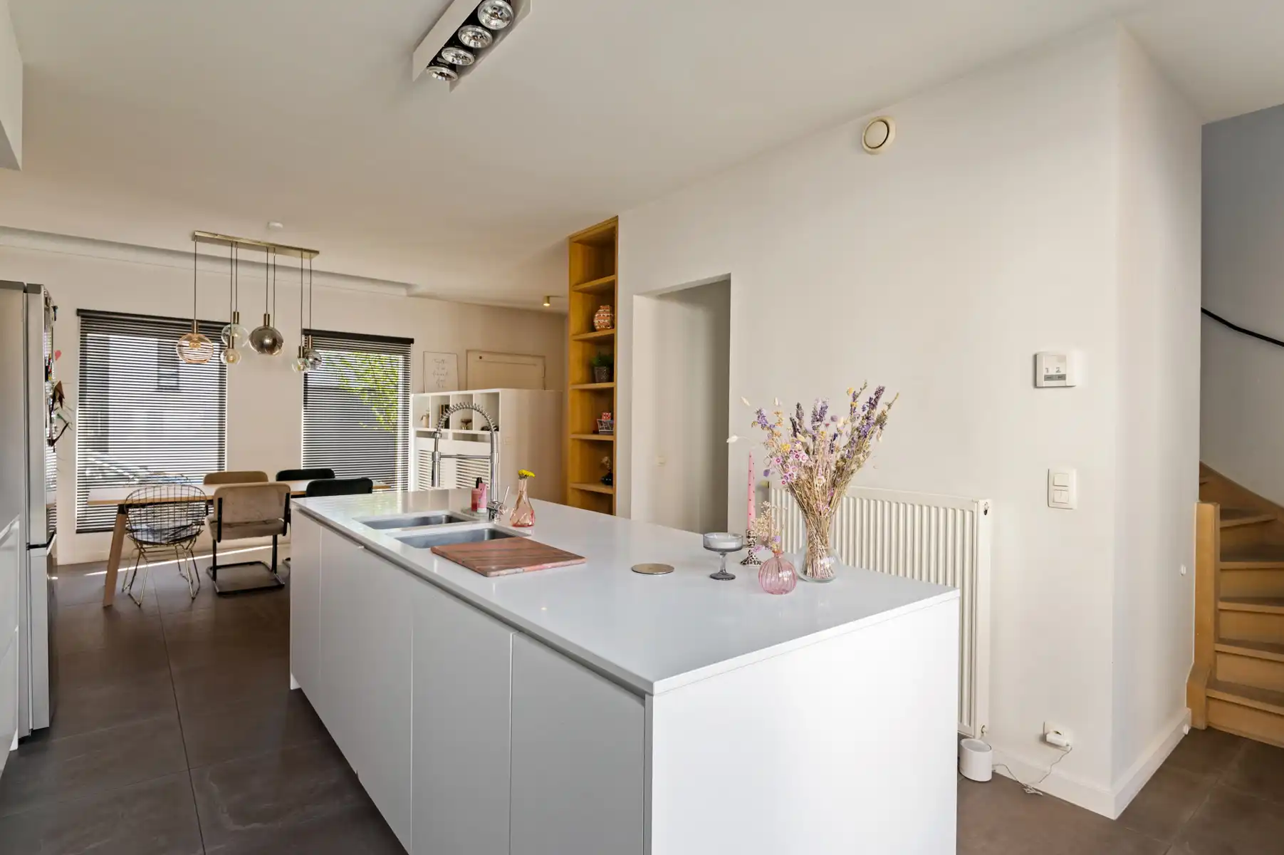 Wonen met een twist: 3 slaapkamers, tuin en unieke indeling! foto 2
