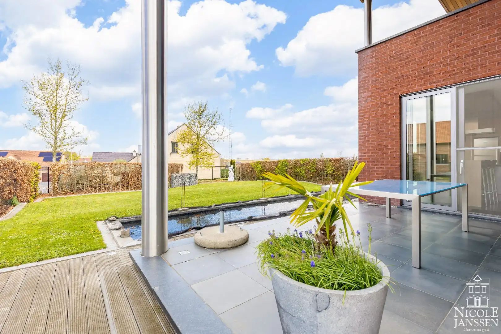 Zeer moderne en luchtige woning met twee slaapkamers gelegen op een rustige locatie foto 39