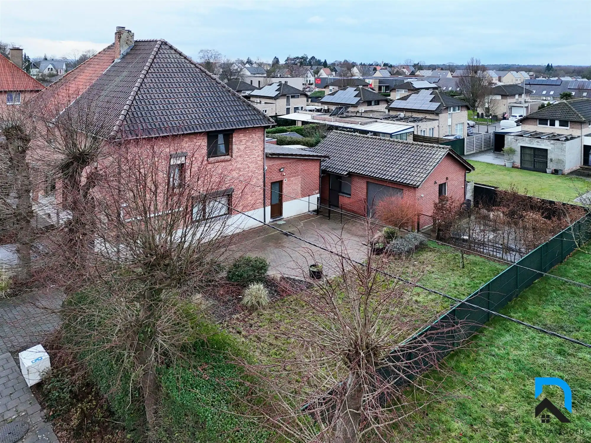 Mooie woning met tuin en garage foto 2