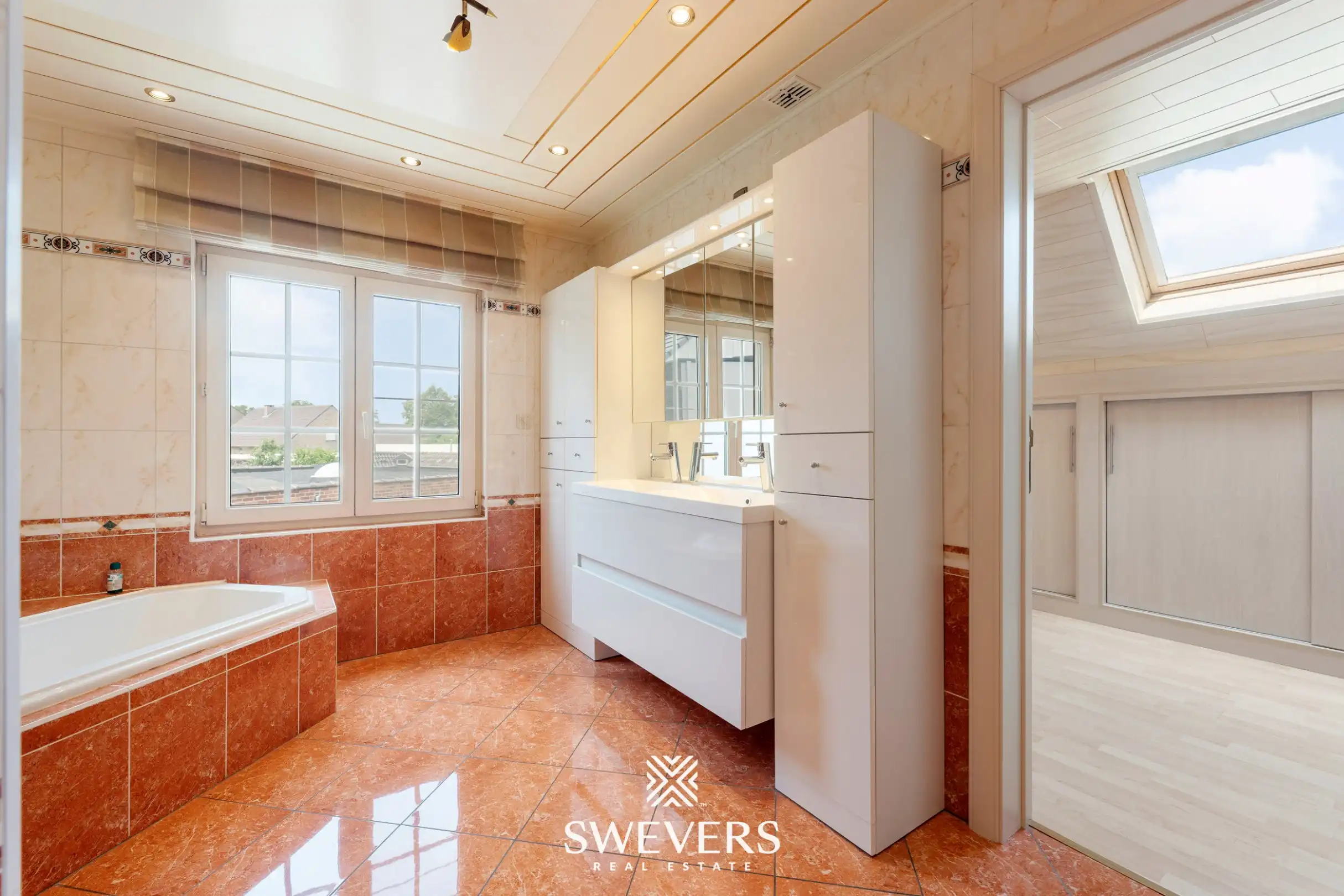 Ruime en instapklare villa met 5 slaapkamers op een perceel van 22a 96ca foto 24