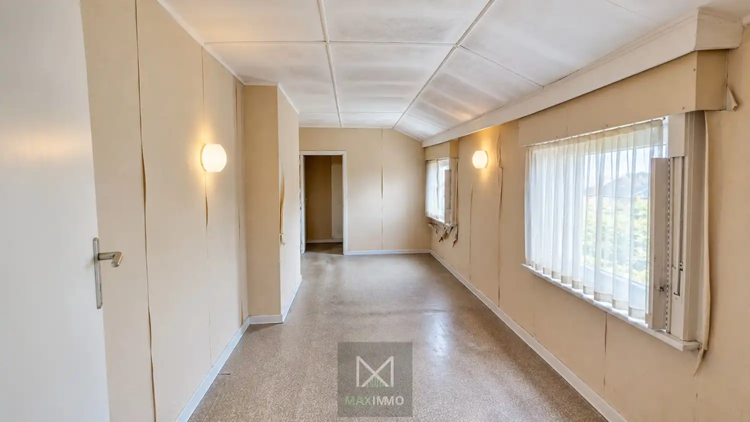 Ruime woning met dubbele garage, grote tuin en prachtig zicht op de velden foto 16
