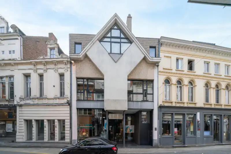 Handelspand 120m² + woonst (groot app) met privé lift! foto {{pictureIndex}}